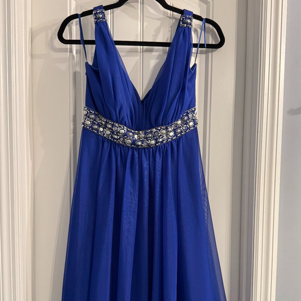 Vneck tulle dress with beading